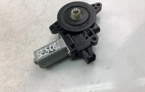 Mazda 6 Front door window regulator motor D6515958X