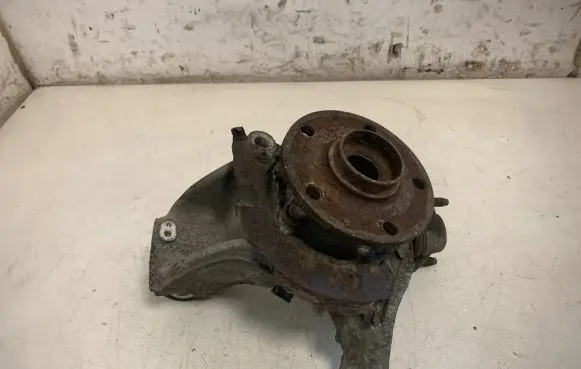 Volkswagen PASSAT B6 Front wheel hub