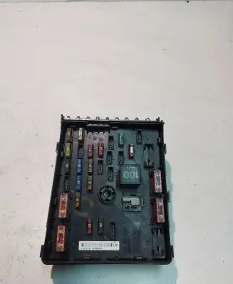 Volkswagen PASSAT B6 Fuse box set 3C0937125 63592777