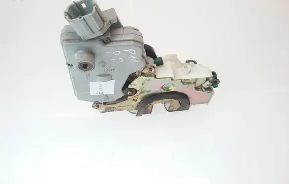 Nissan Primera Front door lock