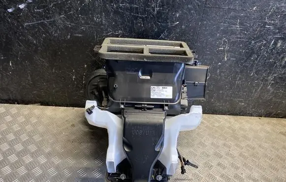 BMW 2 Active Tourer U06 Interior heater climate box assembly housing 9890105