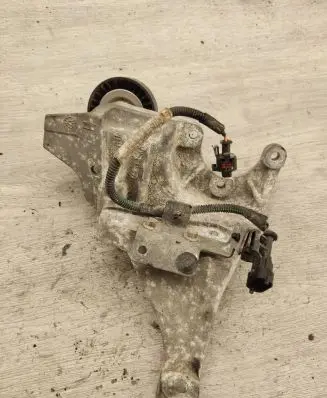 Chrysler Voyager Engine mounting bracket 90513157F