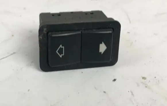 BMW 5 E39 Electric window control switch 8368974