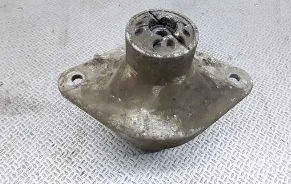 Audi 100 S4 C4 Coil spring/strut mount 