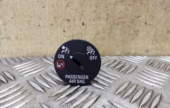 Passenger airbag on/off switch