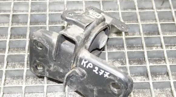 Toyota Auris E180 Engine mount bracket