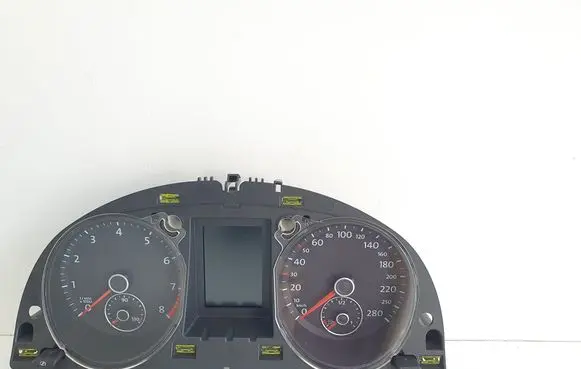 Volkswagen PASSAT CC Speedometer (instrument cluster) 3C8920870