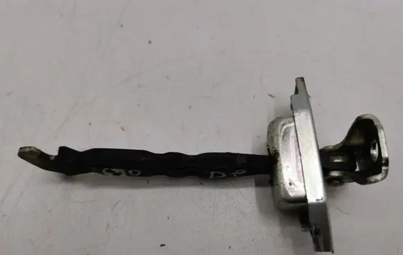 Toyota RAV 4 (XA40) Front door check strap stopper