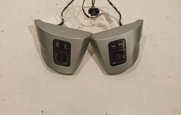 Opel Corsa D Steering wheel buttons/switches 13222332
