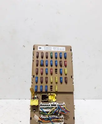 Subaru Legacy Fuse module 6061169 3977