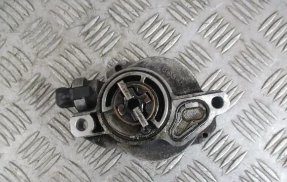 Mazda 3 I Vacuum pump D1561D