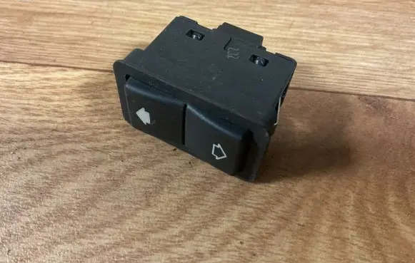 BMW 5 E39 Electric window control switch 8368974