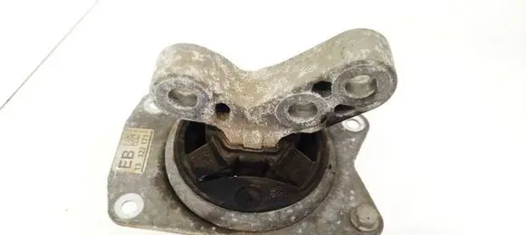 Opel Insignia A Engine mount bracket 13322171