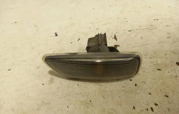 Volvo V70 Front fender indicator light 8658944
