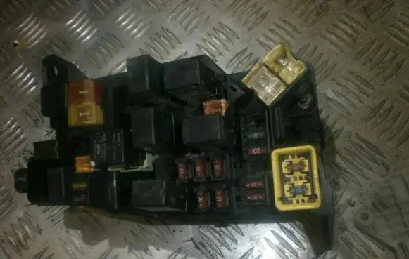 Mitsubishi Space Wagon Fuse box set ACB82201M09