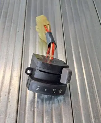 Hyundai Trajet Interior fan control switch 979833AXXX