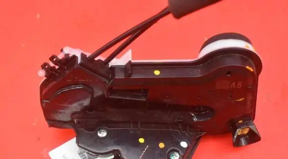 Toyota Corolla E10 Front door lock