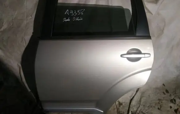 Mitsubishi Outlander Rear door rudos
