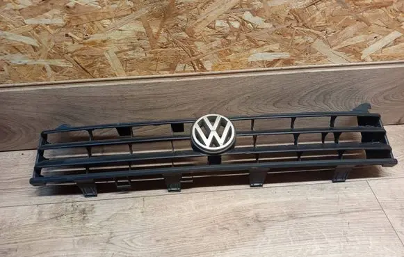 Volkswagen PASSAT B2 Front grill 321853663 141244