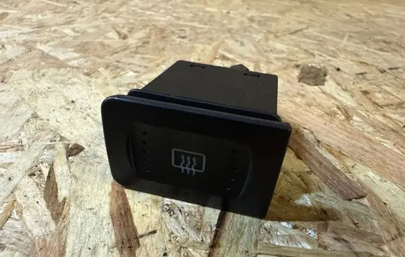 Volkswagen Golf IV Windscreen/window heater switch 1J0959621C