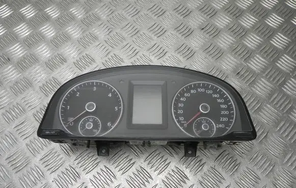 Volkswagen Caddy Speedometer (instrument cluster) 2K0920866A