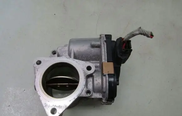 Mazda CX-30 Throttle valve HF01136F0