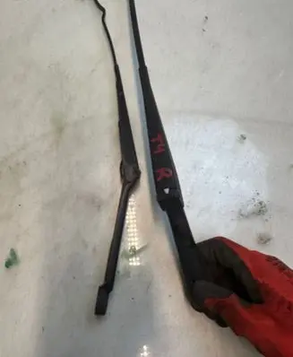 Volkswagen Transporter - Caravelle T4 Front wiper blade arm 31232