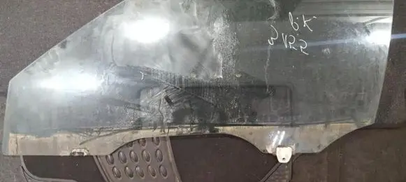 Honda Civic Front door window glass four-door