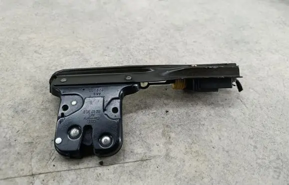 Audi TT Mk1 Tailgate lock latch 8N0827505B