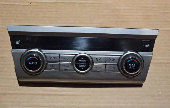 Subaru Legacy Climate control unit 72311 AL11A