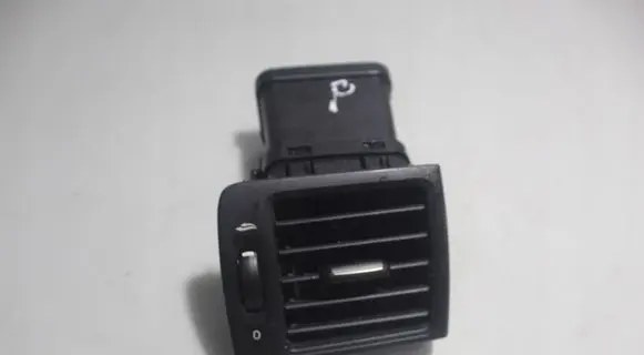 Volvo S40 Dashboard side air vent grill/cover trim