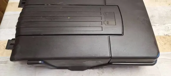Volkswagen Jetta V Battery box tray cover/lid 1K0915443C