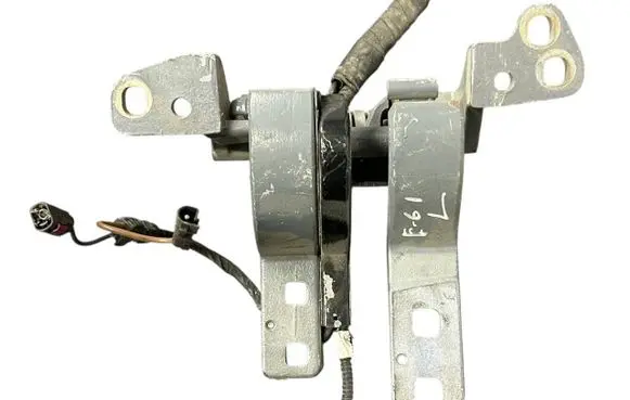 BMW 5 E60 E61 Tailgate/trunk/boot hinge 7061383