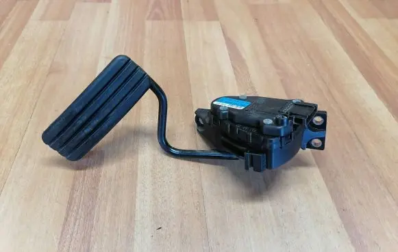 Renault Espace - Grand espace IV Accelerator throttle pedal 8200700390 6PV00811918
