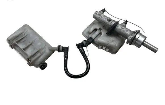 Master brake cylinder
