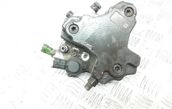 Volvo V70 Fuel injection high pressure pump 30756125