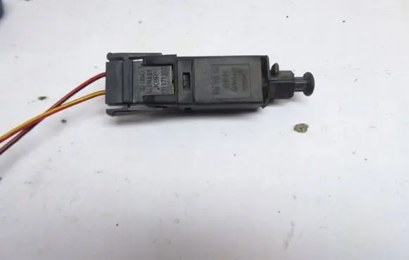 Volkswagen Golf III Brake pedal sensor switch 191945515