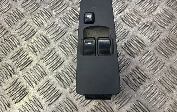 Mitsubishi Colt Electric window control switch MR587959
