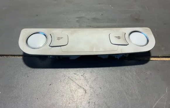 Audi A6 S6 C6 4F Rear seat light 4L0947111B