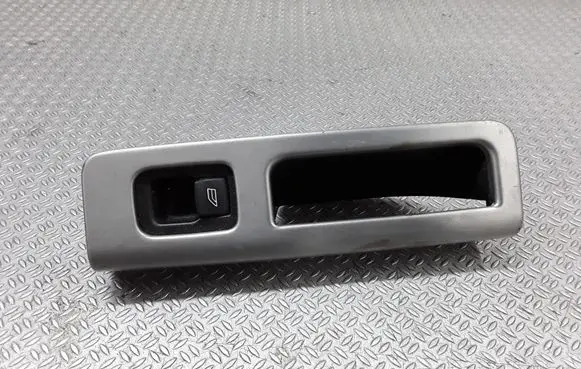Volvo V50 Electric window control switch 8663819