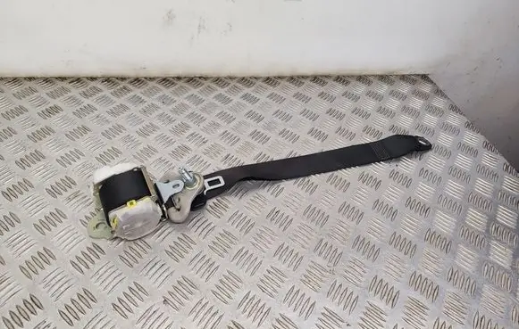Toyota RAV 4 (XA40) Rear seatbelt 7X4370