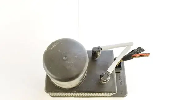 Mercedes-Benz E W211 Vacuum pump 2038000048 0132006365