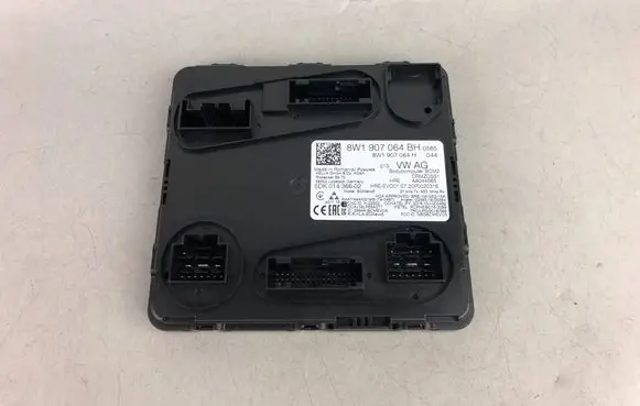 Audi e-tron Comfort/convenience module 8W1907064BH