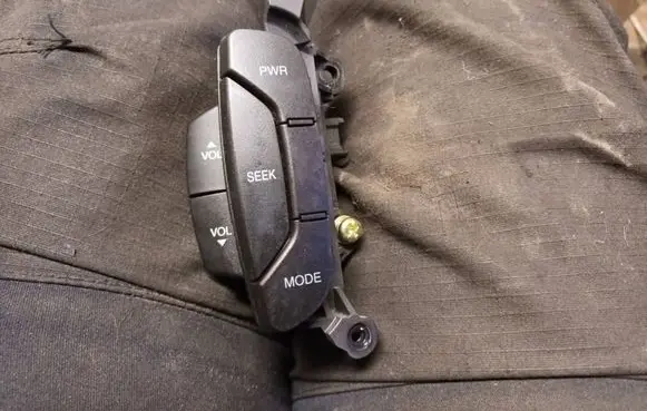 Chevrolet Captiva Steering wheel buttons/switches 96628528 100605