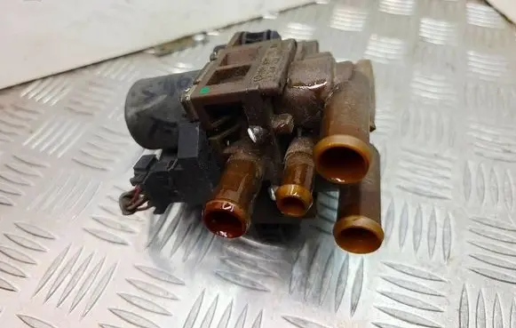 Mercedes-Benz CL C140 Coolant heater control valve 0018301484 1147412063