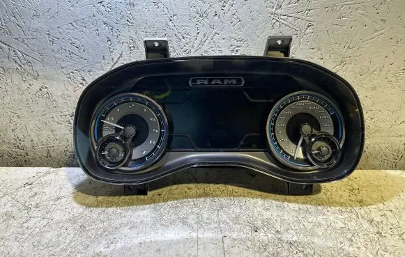 Dodge VAN RAM Speedometer (instrument cluster) P68453503AC T5KUU317008789