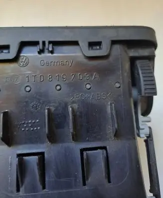 Volkswagen Touran I Dash center air vent grill 1T0819703A
