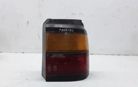 Volkswagen PASSAT B3 Rear/tail lights 333945112