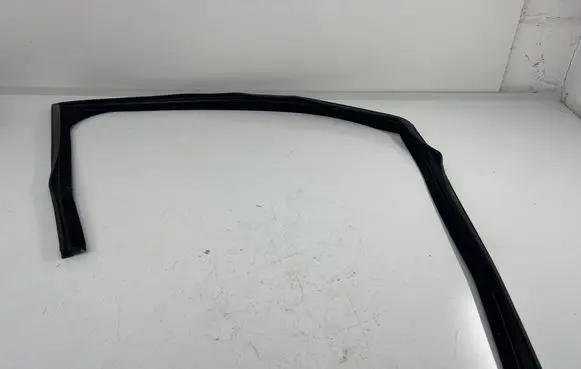 Jaguar F-Pace Rubber seal front door window/glass HK8321596A