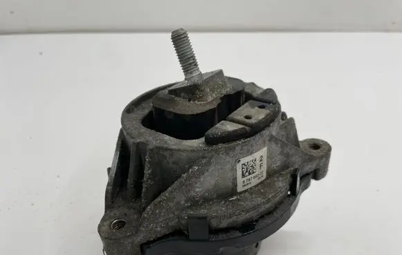BMW 4 F32 F33 Engine mount bracket 6787663